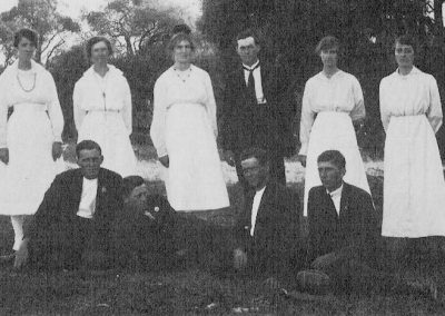 Back Row: Liz Thomas, Hilda Thomas, Lou Thomas, Vera Byass - teacher, Alma Schrapel. Front Row: Will Thomas, F James, Fred Thomas and Wally Schrapel